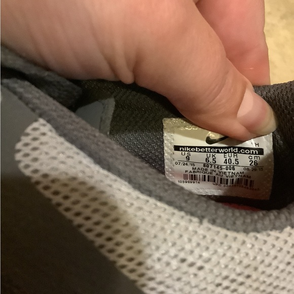 Nike runners 9 GUG lightweight, dare and light grey with bright pink swoosh - Picture 5 of 5